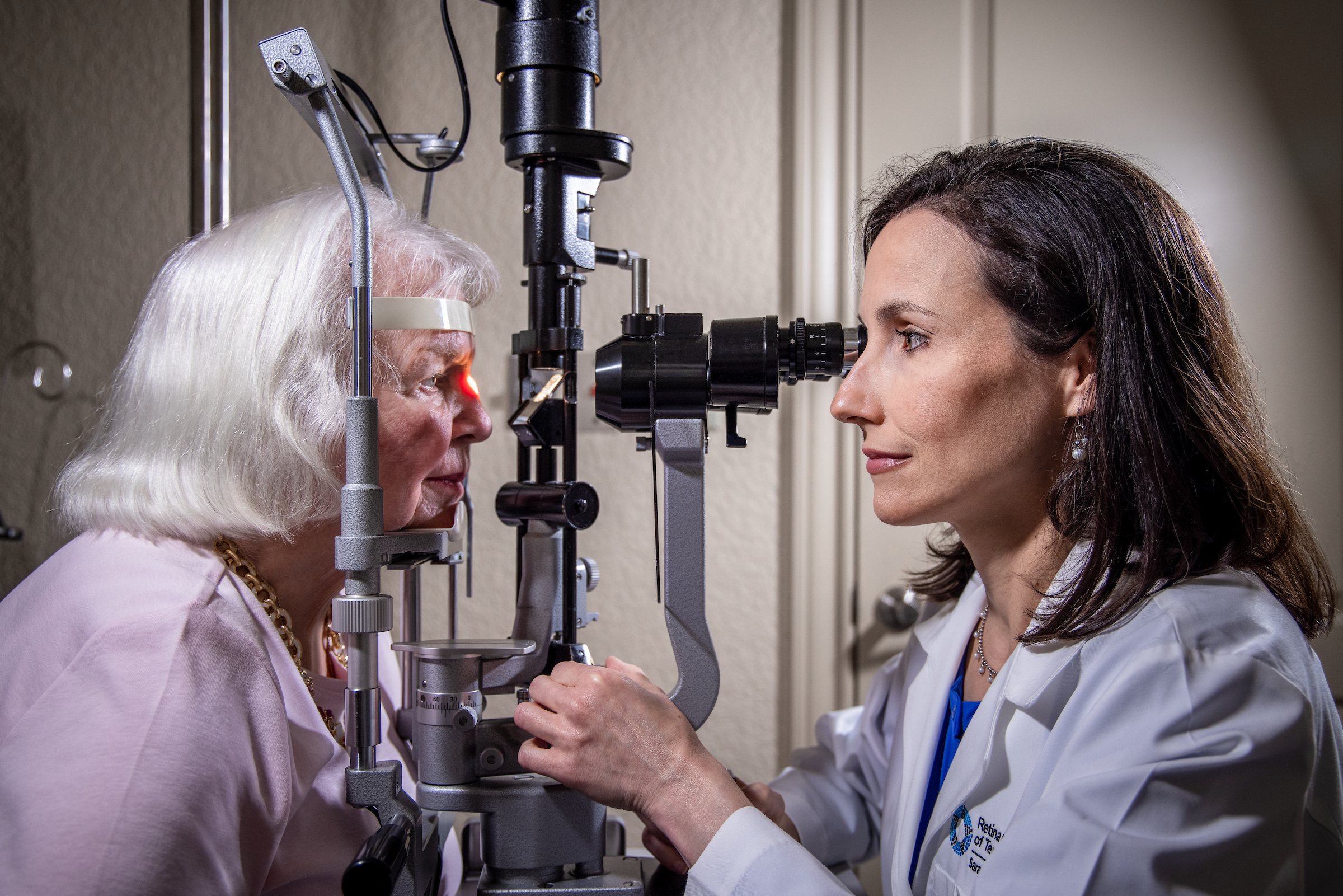 Choosing the Best Eye Care: Retina Specialist vs Ophthalmologist
