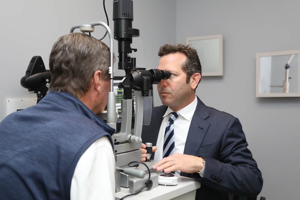 What Type of Doctor Should I See for Macular Degeneration?